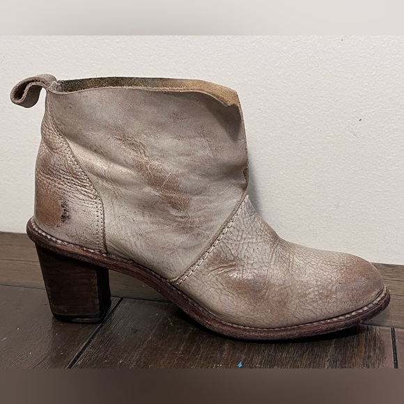 Holding Horses Cobbler Series Distressed Ankle Boots Womens size 7 - Picture 10 of 10